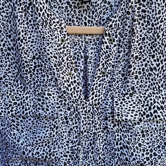 Super Cute Ana Animal Print Sheer Blouse In Size Larrge - Picture 5 of 10